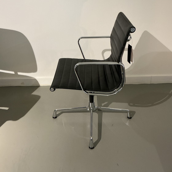 Image 1 of Vitra Eames EA 104
