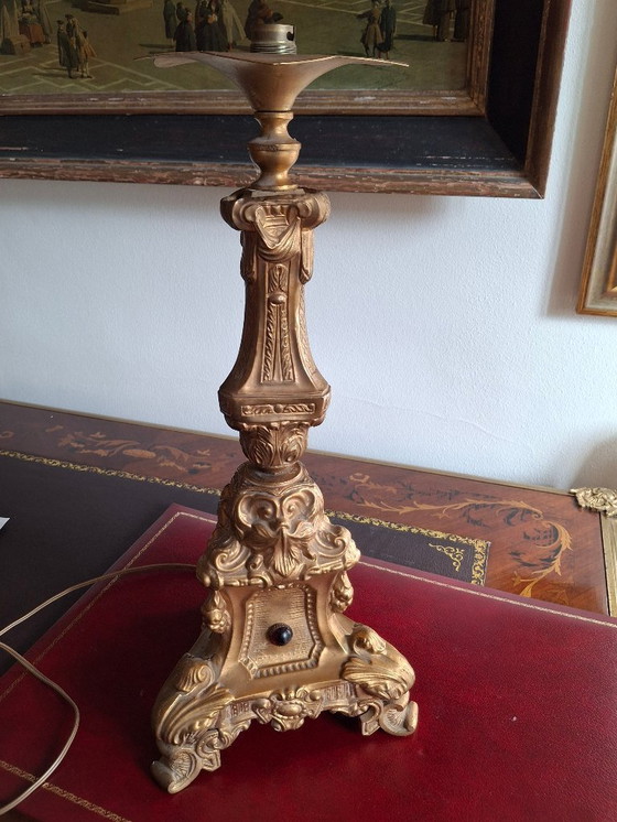Image 1 of Pied de lampe ancien pique-cierge en métal doré repoussé avec cabochons en verre, XIXème siècle, monté à l'électricité