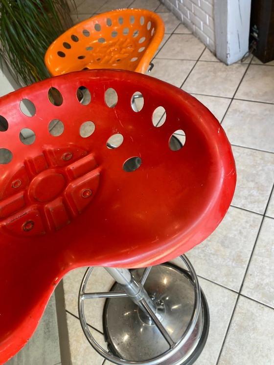 Image 1 of Auténtico taburete rojo para tractor, con diseño de cortacésped giratorio ajustable, de Etienne Fermigier Mirima, 1970.