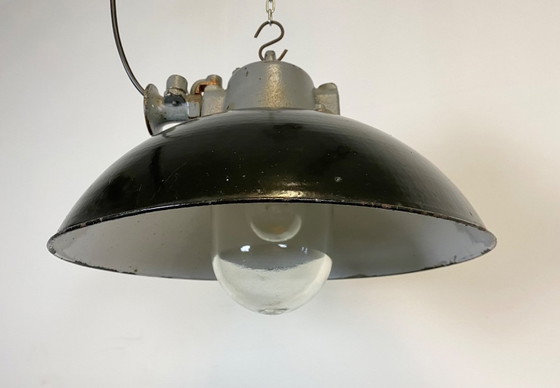 Image 1 of Suspension industrielle en émail noir et fonte, années 1960