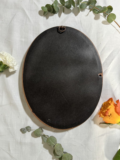 Vintage schilderij met ovale lijst en bloemen