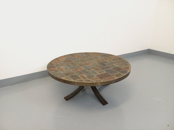 Image 1 of Brutalist vintage round coffee table in metal and slate from the 70s