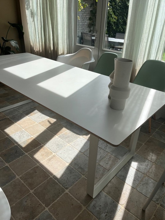 Mesa de comedor Muuto 70/70 Blanca – Mesas de comedor, Madera, Aluminio (photo 4 of 5)