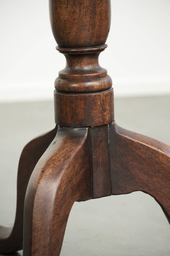 Luxurious antique 18th-century English tilttop/ side table with beautiful colors – Wood (photo 10 of 10)