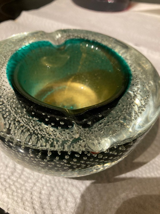 Image 1 of Kleuren van een pauw - Murano Italië - Sommerso Bullicante - Asbak - Vintage 1960