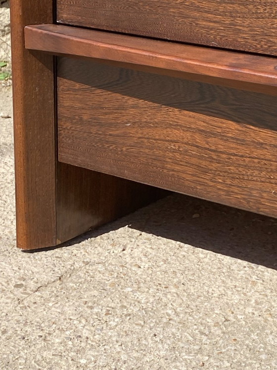 Image 1 of Vintage ladekast uit de jaren 70 van massief iepenhoutfineer met 3 lades.