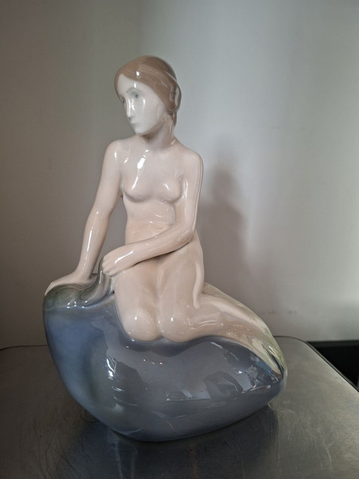 Schöne Porzellan-Meerjungfrau von Royal Copenhagen Nr. 4431, entworfen von Edvard Erickson, makellos.