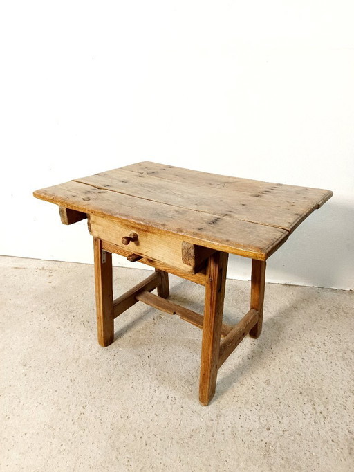 Tavolo antico spagnolo con sedia