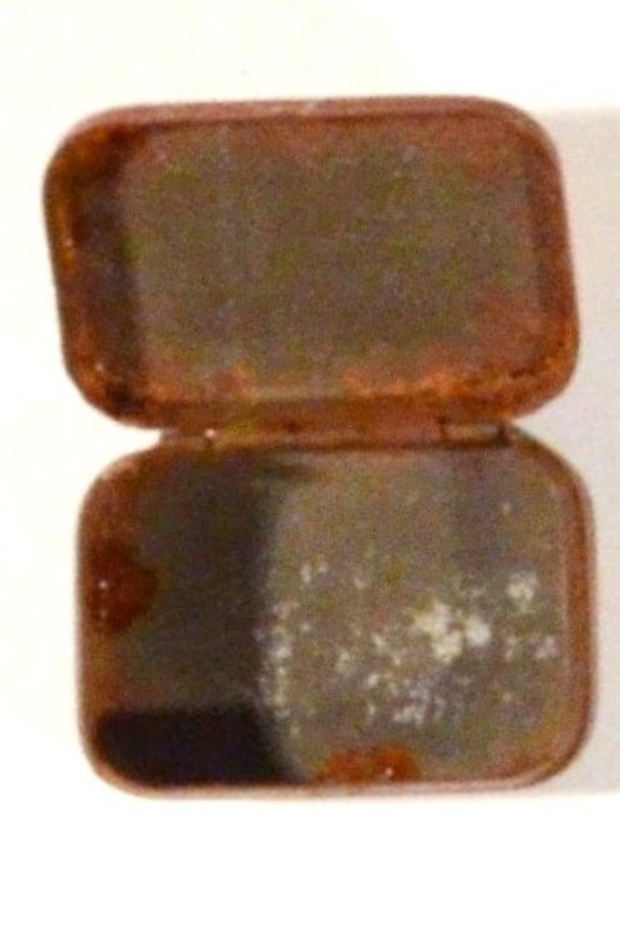 Small antique metal medical tin for Rhodia chocolate lozenges, Durand, UPR, 3x2x1cm – Decorative Objects (photo 2 of 5)