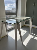 Maison de design Stockholm - Arco Bureau par Chuck Mack - Wit/Glas