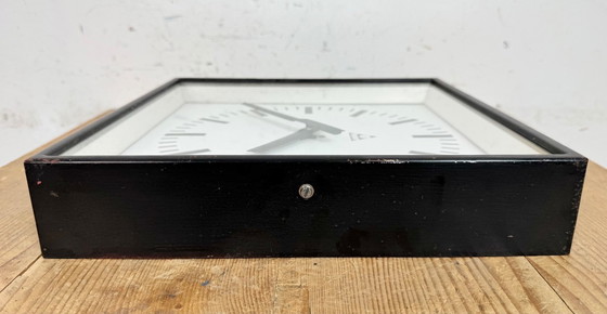 Image 1 of Zwarte industriële vierkante wandklok van Pragotron, jaren 70