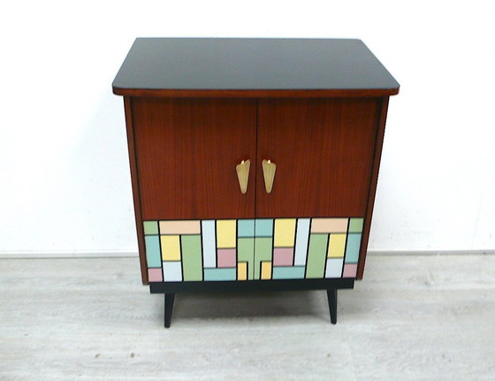 Image 1 of Mueble aparador años 50 2 puertas, con diseño estilo Mondrian, Mid Century Modern