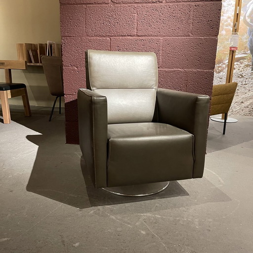 Fauteuil pivotant à interrupteur tactile