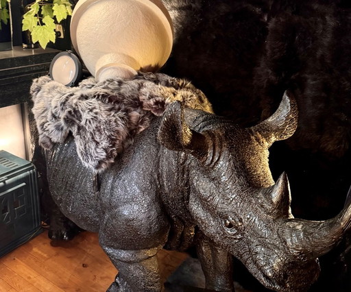 Monumentale Nashorn Bildhauerei | Tisch – 200 Cm - Im Stil von Moooi