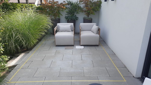 2 einzigartige Gartenstühle