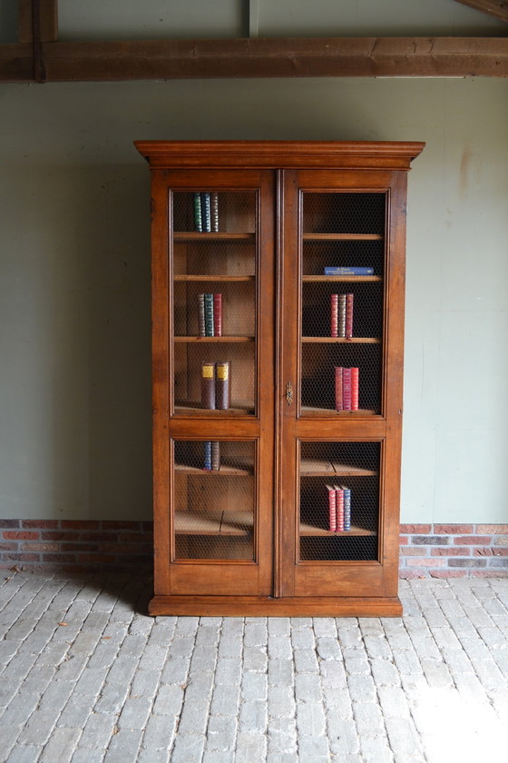 Image 1 of Bibliothèque ancienne en chêne avec portes en gaze