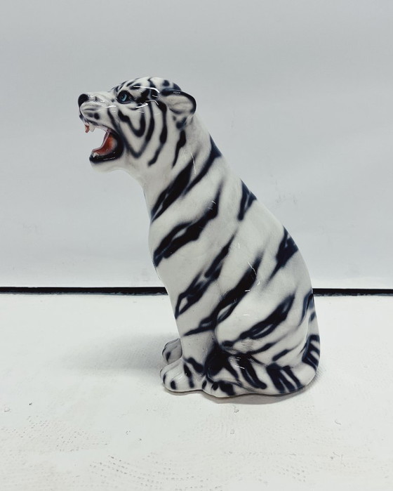 Image 1 of Statue de tigre blanc en céramique