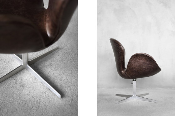 Image 1 of Mid-Century Danish Modern Brown Leather Swan Chair by Arne Jacobsen for Fritz Hansen, 1958