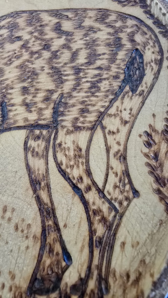 Piatto in legno intagliato a mano vintage Foresta Nera – 28cm Decorazione cervo pirografato (photo 5 of 15)