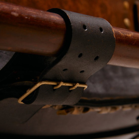 Image 1 of Poltrona e pouf in pelle di vitello ungherese, set da 2