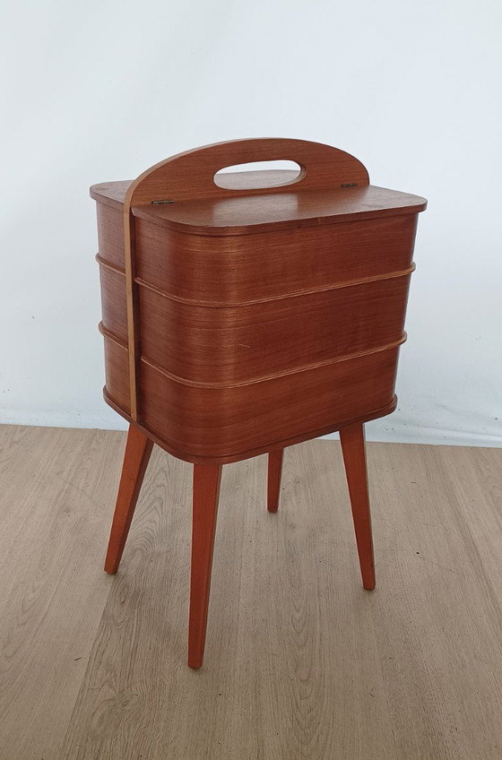 Image 1 of Vijftiger jaren naaidoos opbergkast