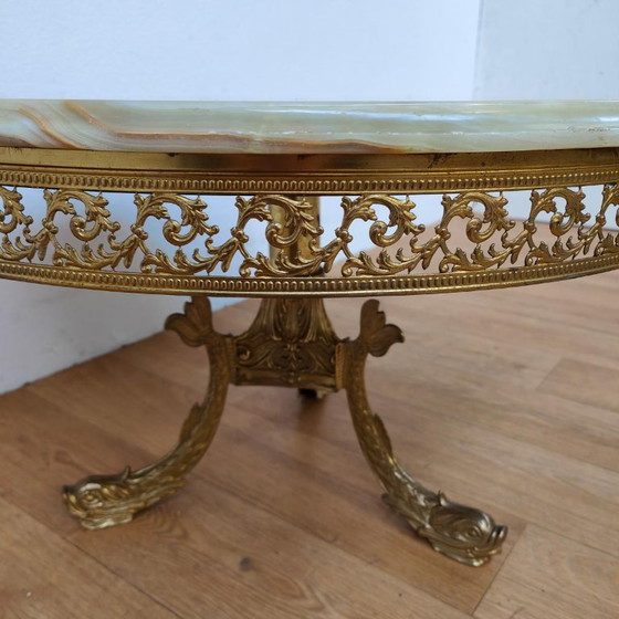 Round Vintage Regency Coffee Table with Marble Onyx Top 79cm – Brass (photo 8 of 10)