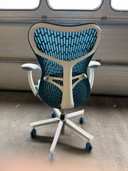 Herman Miller Mirra 2 Butterfly Blau poliert aufgearbeitet