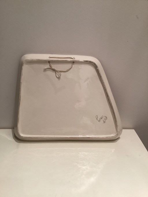 Piatto dipinto a mano, di forma irregolare Italia 1950