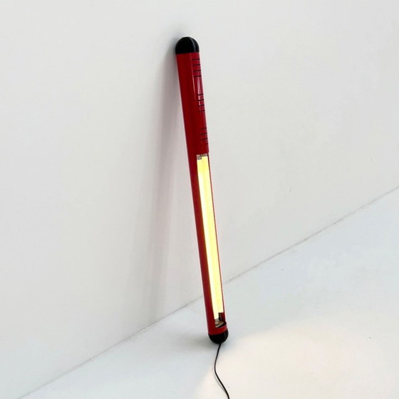 Image 1 of Mittlere rote Neonröhrenleuchte von Fosnova, 1980er Jahre