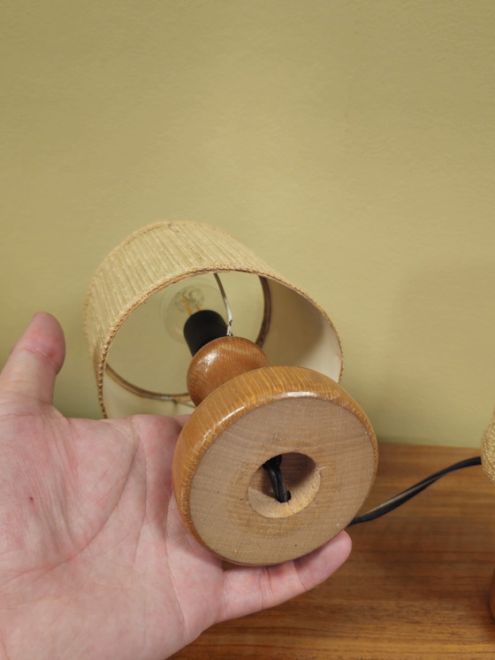 Image 1 of Due lampade da comodino in legno vintage, lampade da tavolo, lampade, luci