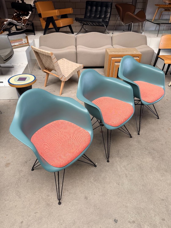 Vitra Eames DAR chair, Charles und Ray Eames (Lagerbestand: 6) – Esszimmerstühle, Metall, Kunststoff (photo 3 of 12)