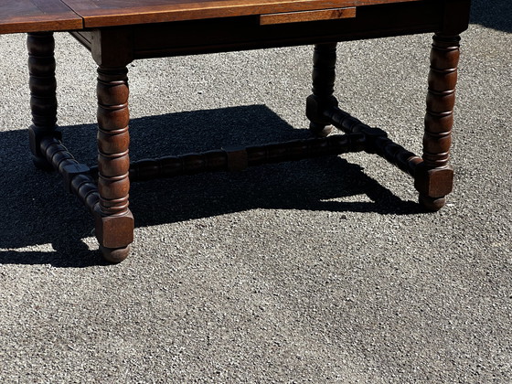 Image 1 of Table en chêne massif à rallonges, pieds tournés XIX e siècle 
