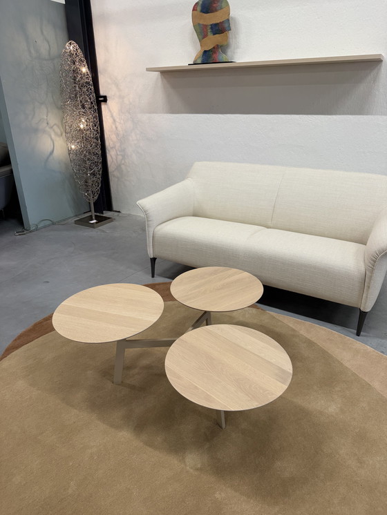 Image 1 of Leolux Ninfea Rondo Couchtisch aus Eichenholz