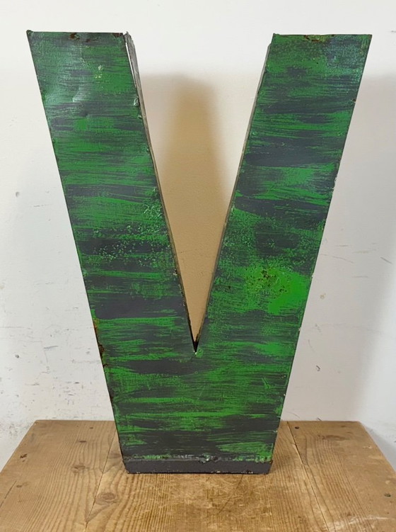 Image 1 of Grande lettera V in ferro verde vintage per facciata, anni '70