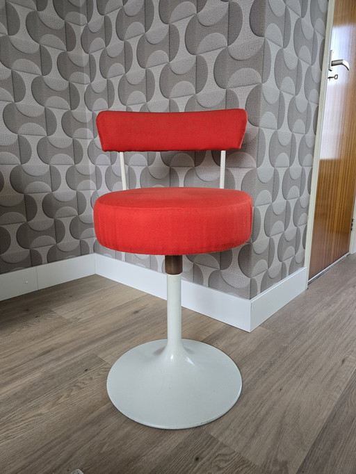 chaise de coiffeuse vintage années 70, style futuriste