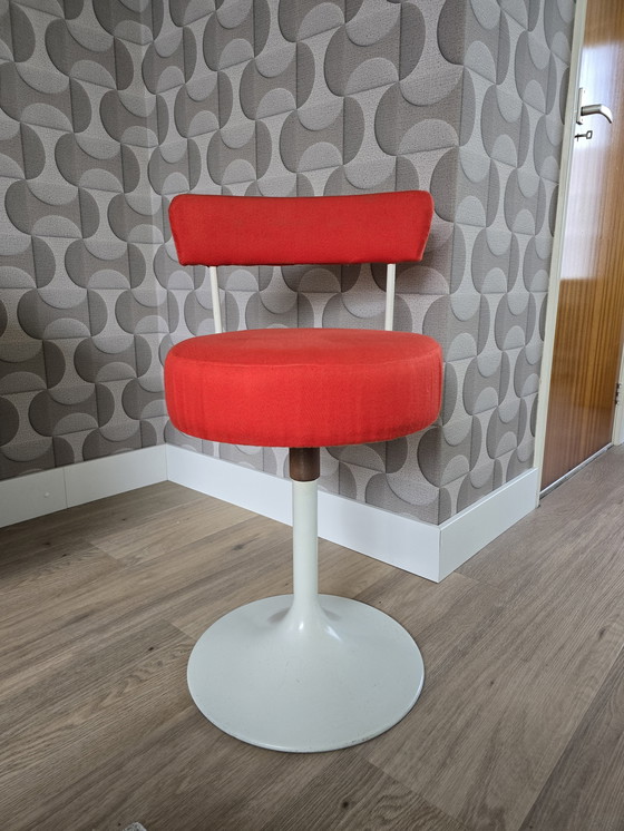 Image 1 of chaise de coiffeuse vintage années 70, style futuriste