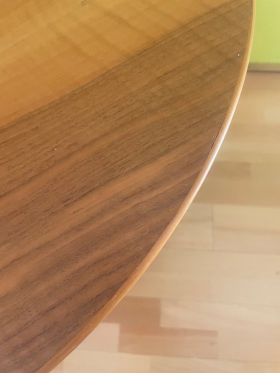 Image 1 of Großer runder gedrechselter Tisch