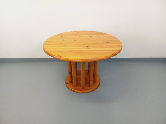 Image 1 of Table à manger ronde scandinave vintage style Rainer Daumiller en pin des années 60 70 avec rallonges