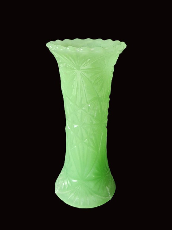 Rare vintage jadeite vase – Glass (photo 3 of 9)