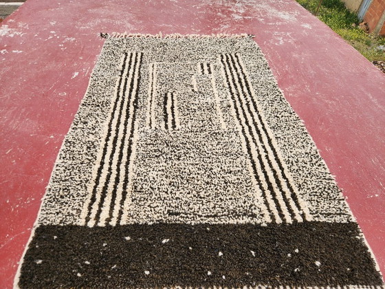 Image 1 of Graphic Beni Ouarain Rug 236x152 cm – Handmade Moroccan Wool Carpet – Black & Ivory Berber Design