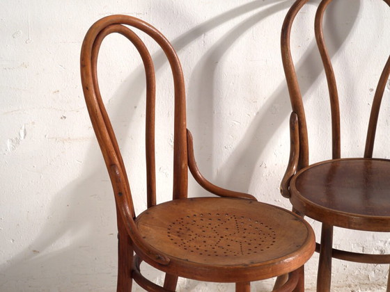 Pair of antique chairs in Thonet bentwood – Central Europe, circa 1930 #9 – Dining chairs (photo 16 of 40)