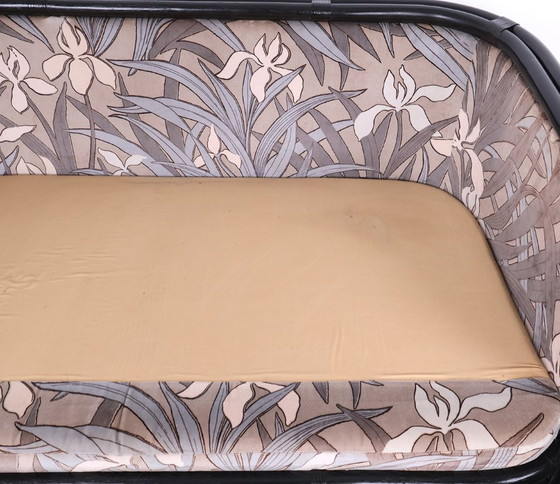 Image 1 of Panca vintage in bambù con tessuto in velluto floreale