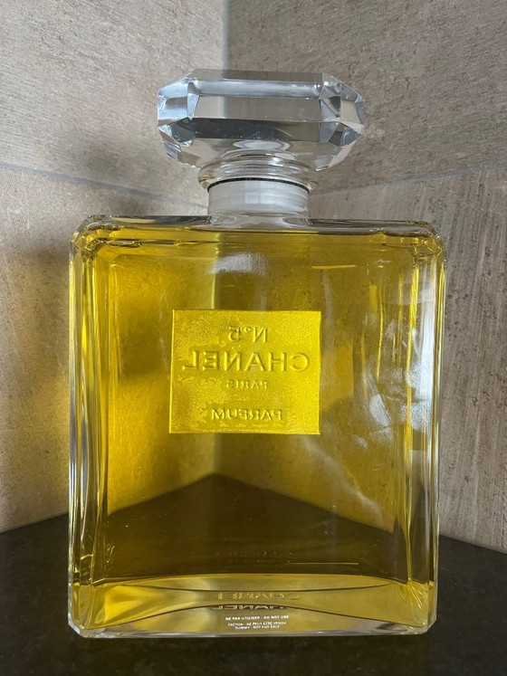 Exclusieve Grote Chanel N5 Glazen Factice / Parfumfles – Decoratieve objecten, Glass (photo 5 of 5)
