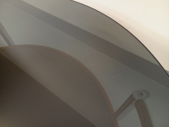 Image 1 of Vintage Italiaanse ronde salontafel uit de jaren 60/70, gemaakt van gebogen palissanderhout, verchroomd metaal en gerookt glas.