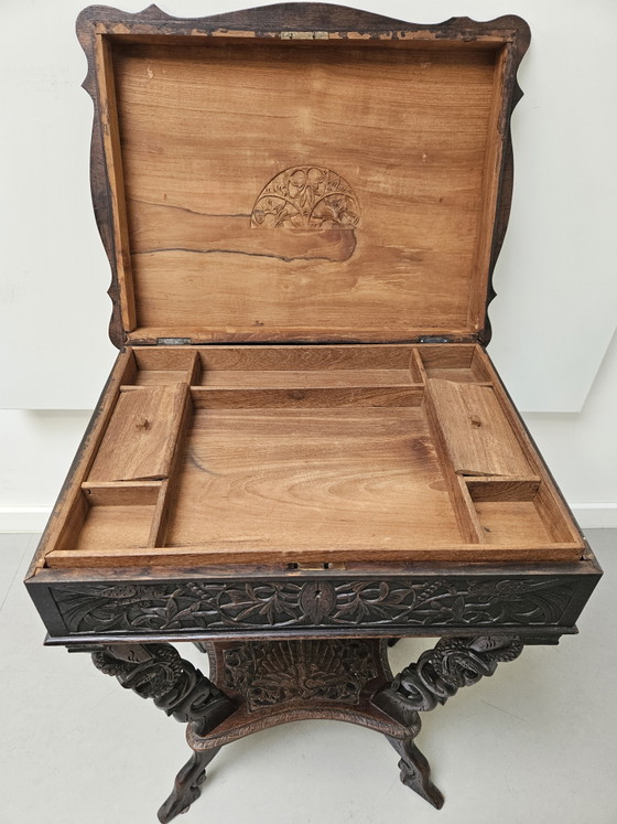 Image 1 of Antike handgeschnitzte indonesische