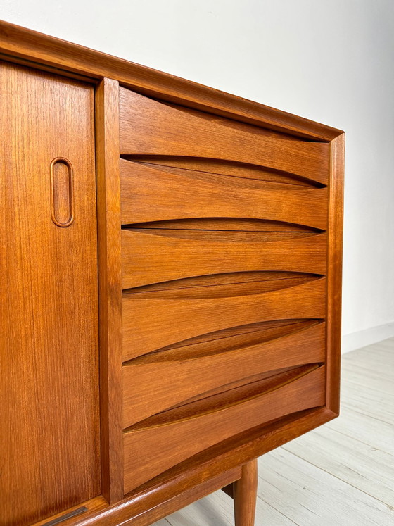 Image 1 of 1960S VINTAGE DANISH MID-CENTURY TEAK SIDEBOARD ‘OS29’ BY ARNE VODDER FOR SIBAST