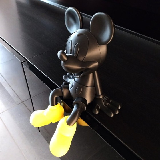 Image 1 of Figurine Big Black Mickey Mouse inspirée de Banksy, cadeau de Noël Julklapp, street art