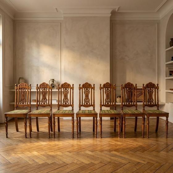 Image 1 of Set van 9 eetkamerstoelen in renaissance-revivalstijl, gesneden hout, Tsjechoslowakije, begin 20e eeuw