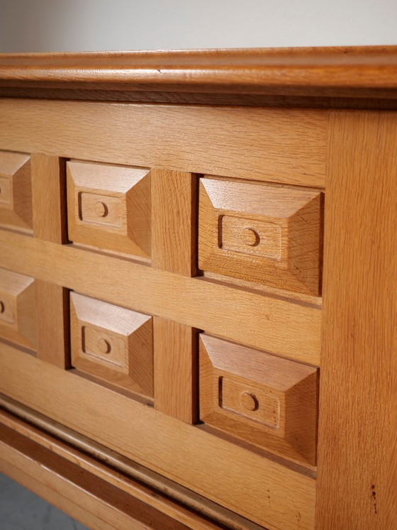 Image 1 of Dressoir van Guillerme en Chambron in licht eikenhout, brutalistische stijl