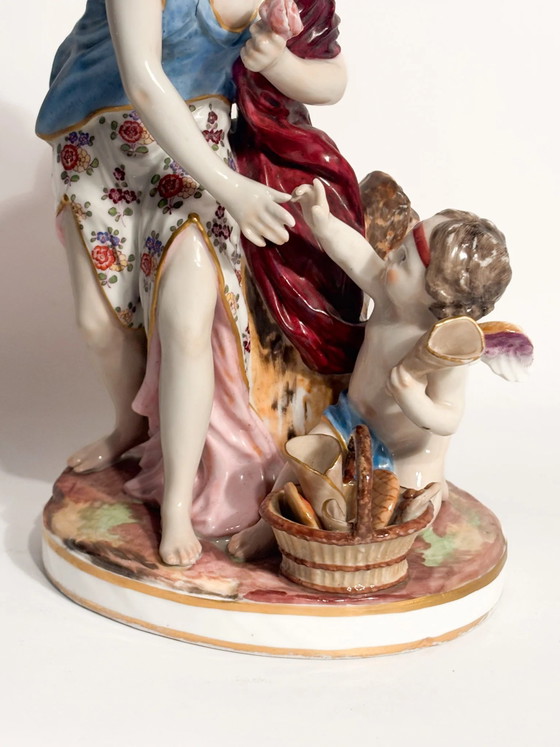 Meissen Porcelain Group of Venus with Cupid, 19th Century – Sculpture (photo 3 of 14)